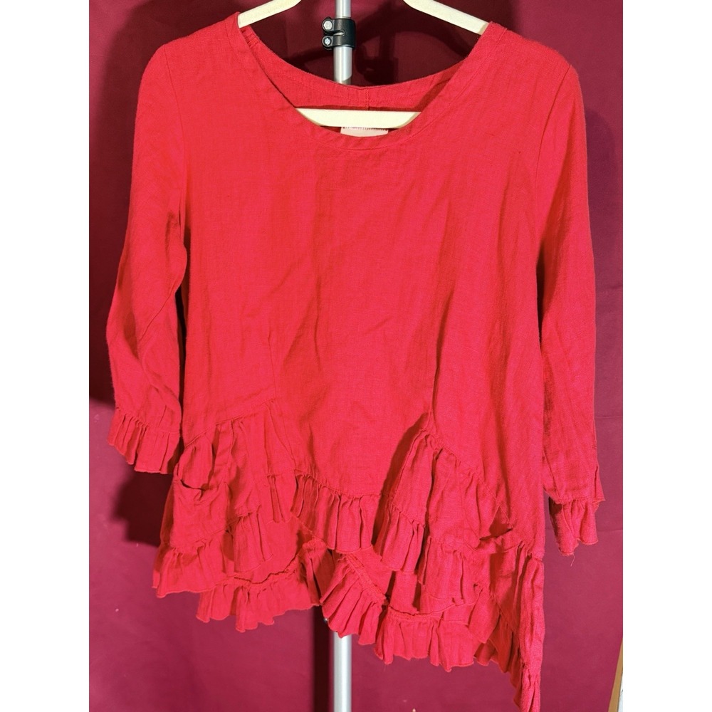 Hearts Desire Sz M Red Ruffled Bottom Blouse (A3226)